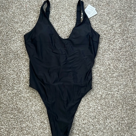 Lululemon Waterside V-Neck Skimpy-Fit One-Piece Swimsuit Black - Picture 4 of 8
